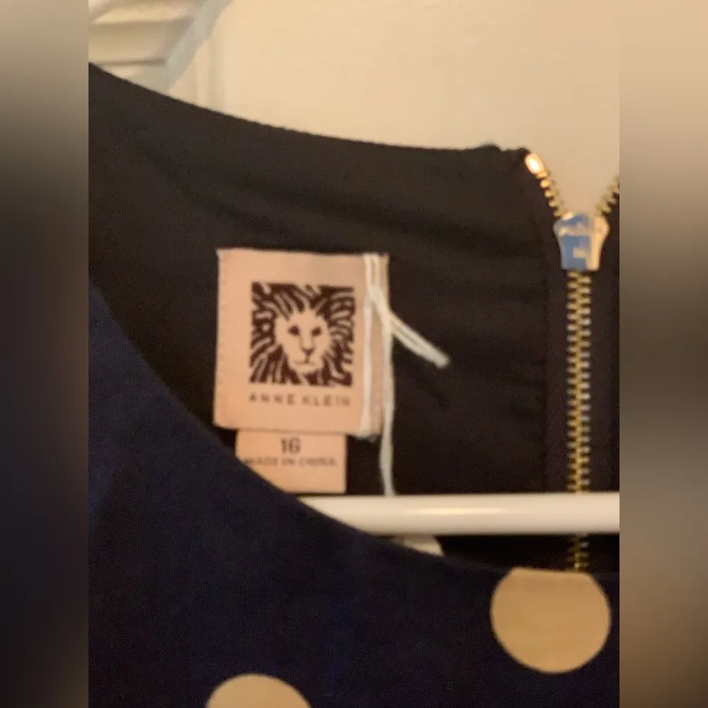 Anne Klein Navy and Tan Polka Dot Sleeveless Dress.  Size-16 - Image 3