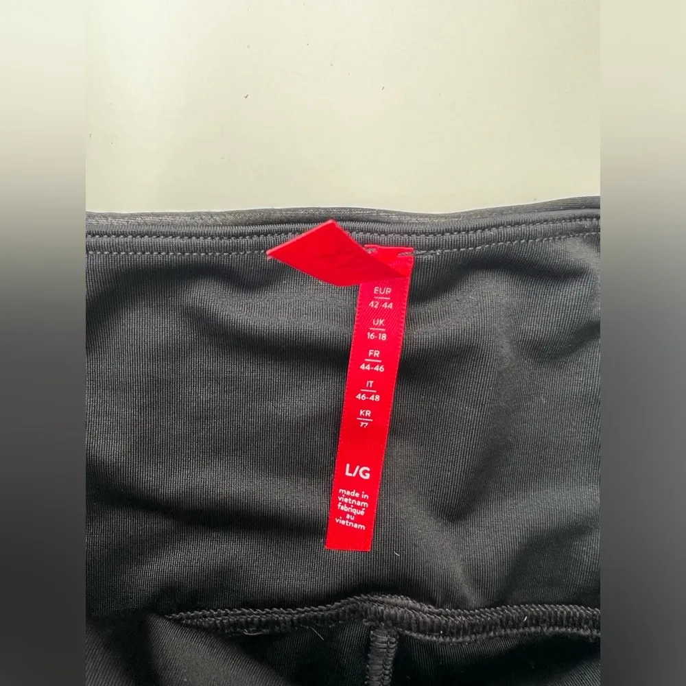 SPANX women Moto Faux Leather Leggings L - Image 4