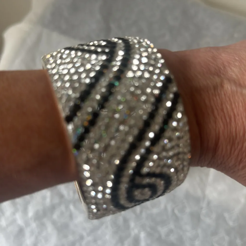 Stunning rhinestone bangle, black, and white new without tags - Image 8