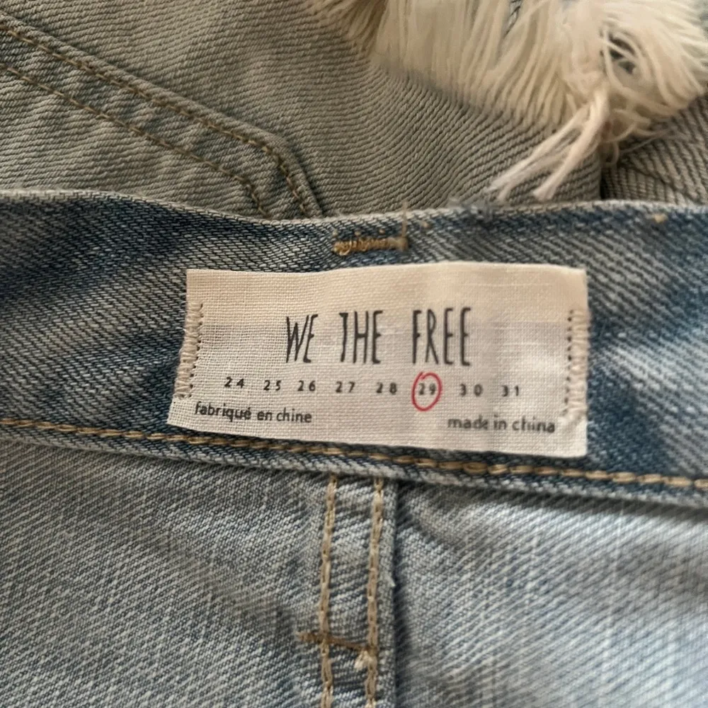 We The Free Light Wash Distressed  Hem Button Fly Jean Shorts 29 - Image 3