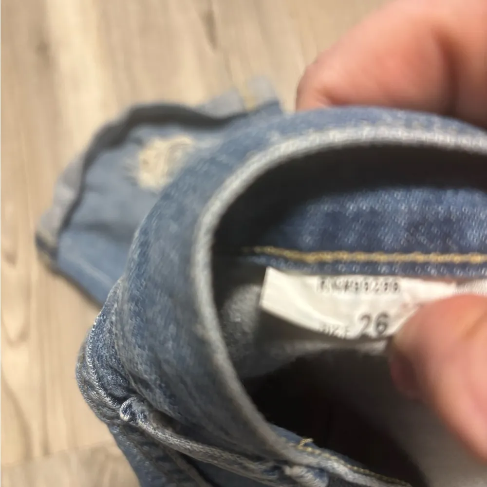 Divine Rights Of Denim Size 26 Distressed denim shorts waist 15.5 rise 10 - Image 5