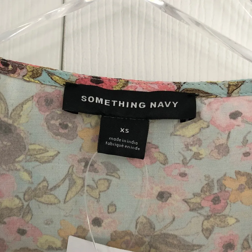 Something Navy Easy Woven Floral Top - Image 3