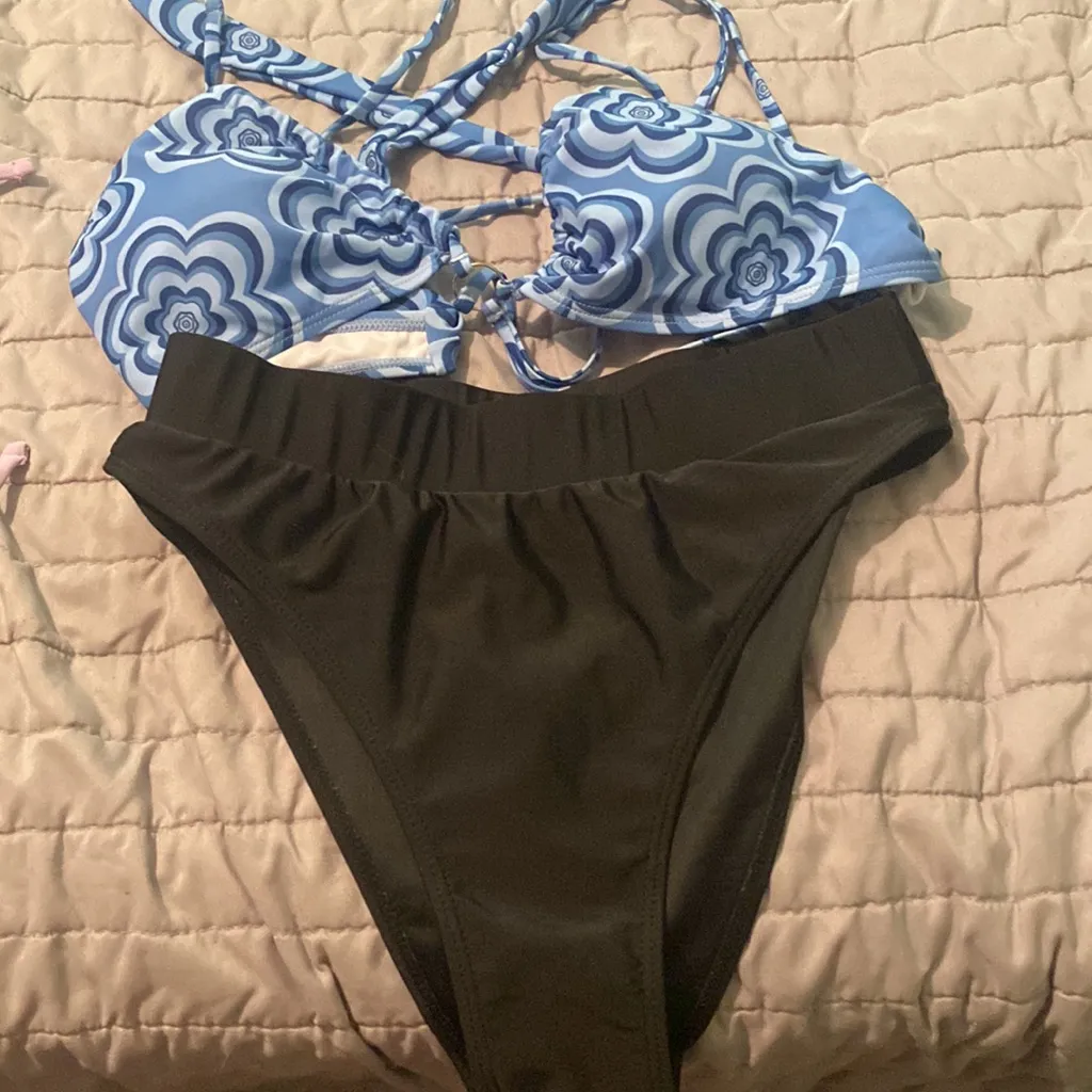 Cute floral bikini size large nwot - Image 2