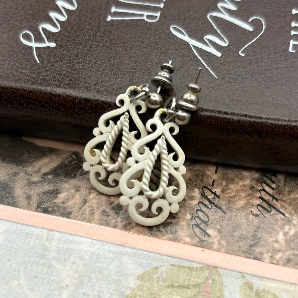 Vintage Filigree Scroll Earrings Ivory Cream Drop Boho Festival White - Image 5