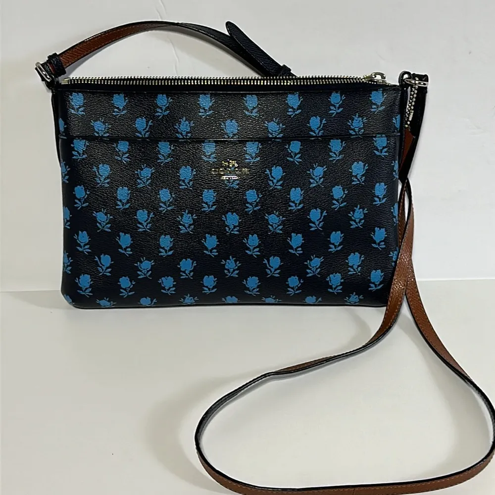 Badlands Blue Midnight Floral East West Pop Out Pouch Crossbody Bag - Image 2