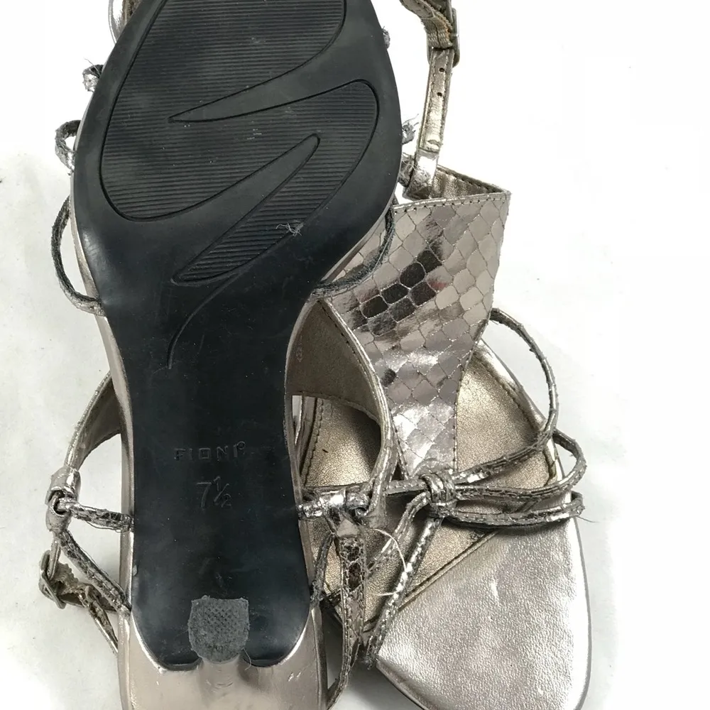 7.5 Fioni Silver Snakeskin peep toe 3” Heels - Image 4