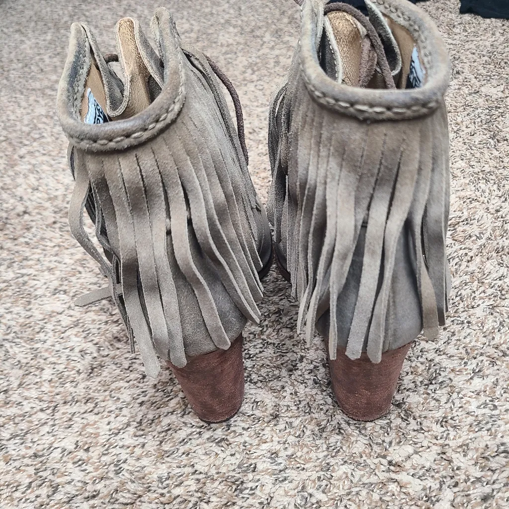 Frye Parker Suede Fringe Block Heel Bootie‎ Gray Boot Size 9.5 - Image 4