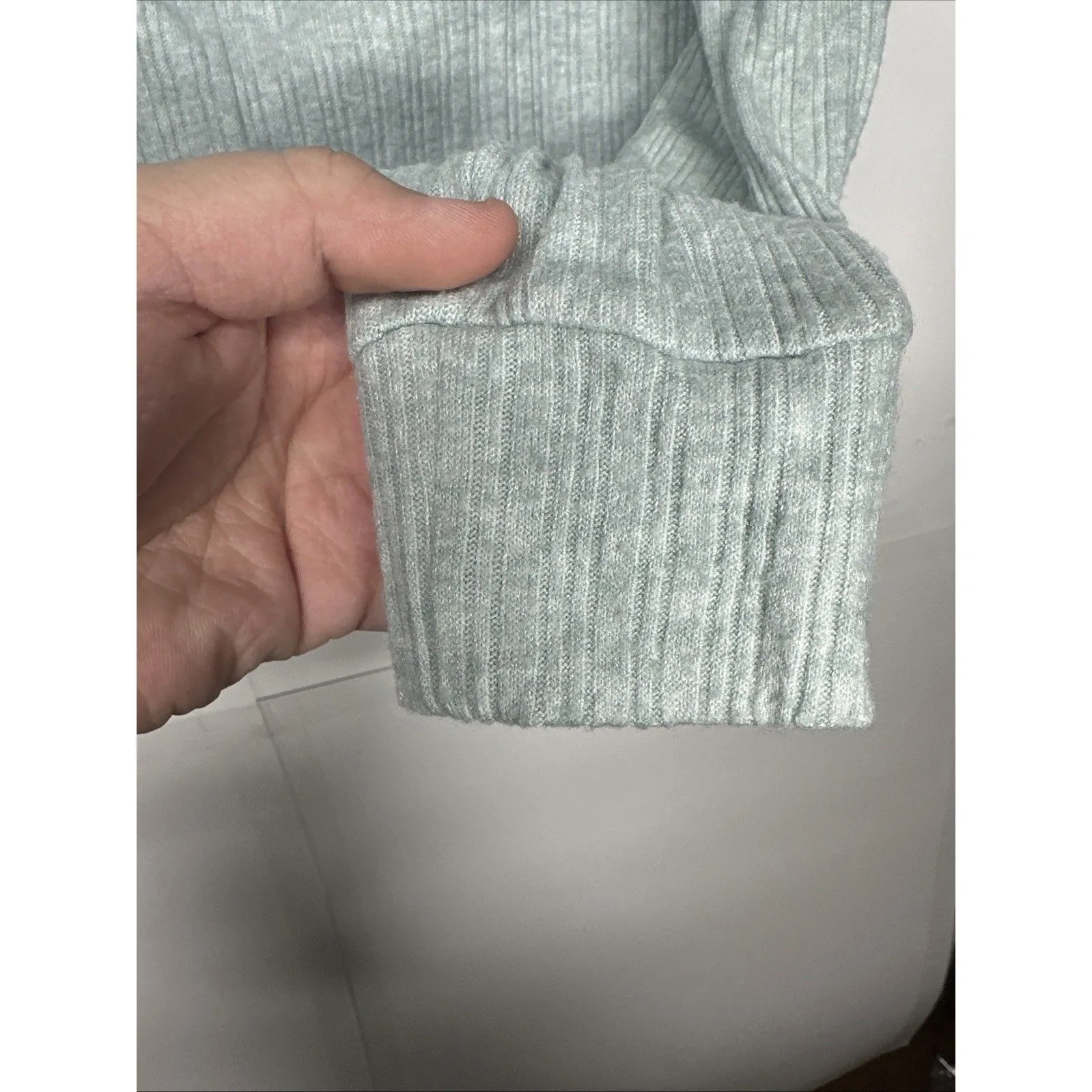 Hollister Women’s Ribbed Long Sleeve Henley Top Size Small Light Green Cropped - Image 5