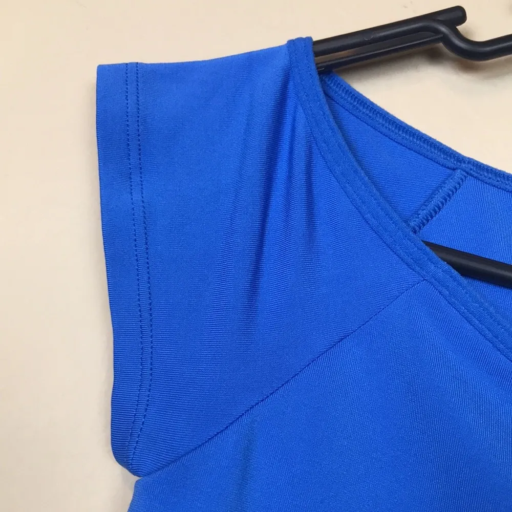 Out From Under Women’s Cropped Blue V-Neck Short Sleeve Shirt Sz M / L - Image 2