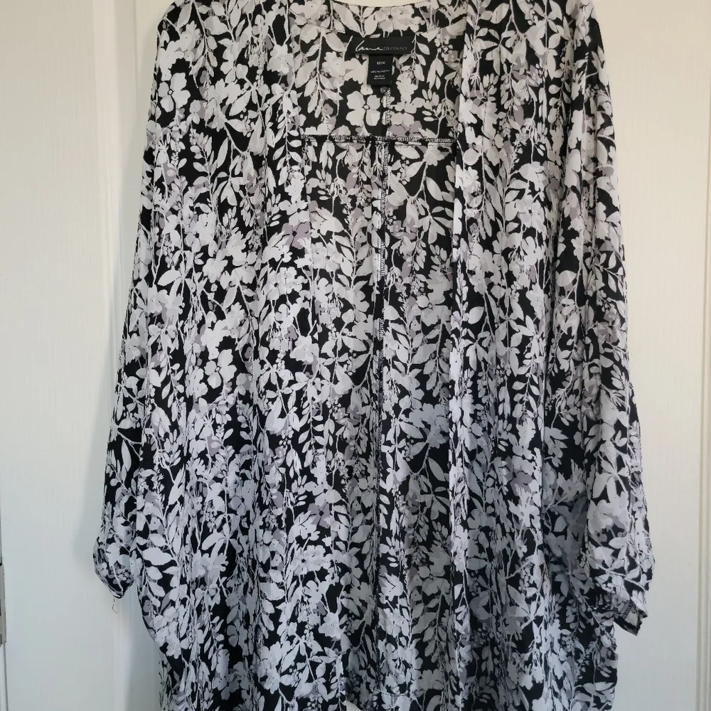 Lane Bryant 18 20 Floral Black and White Women's Cardigan - Image 2