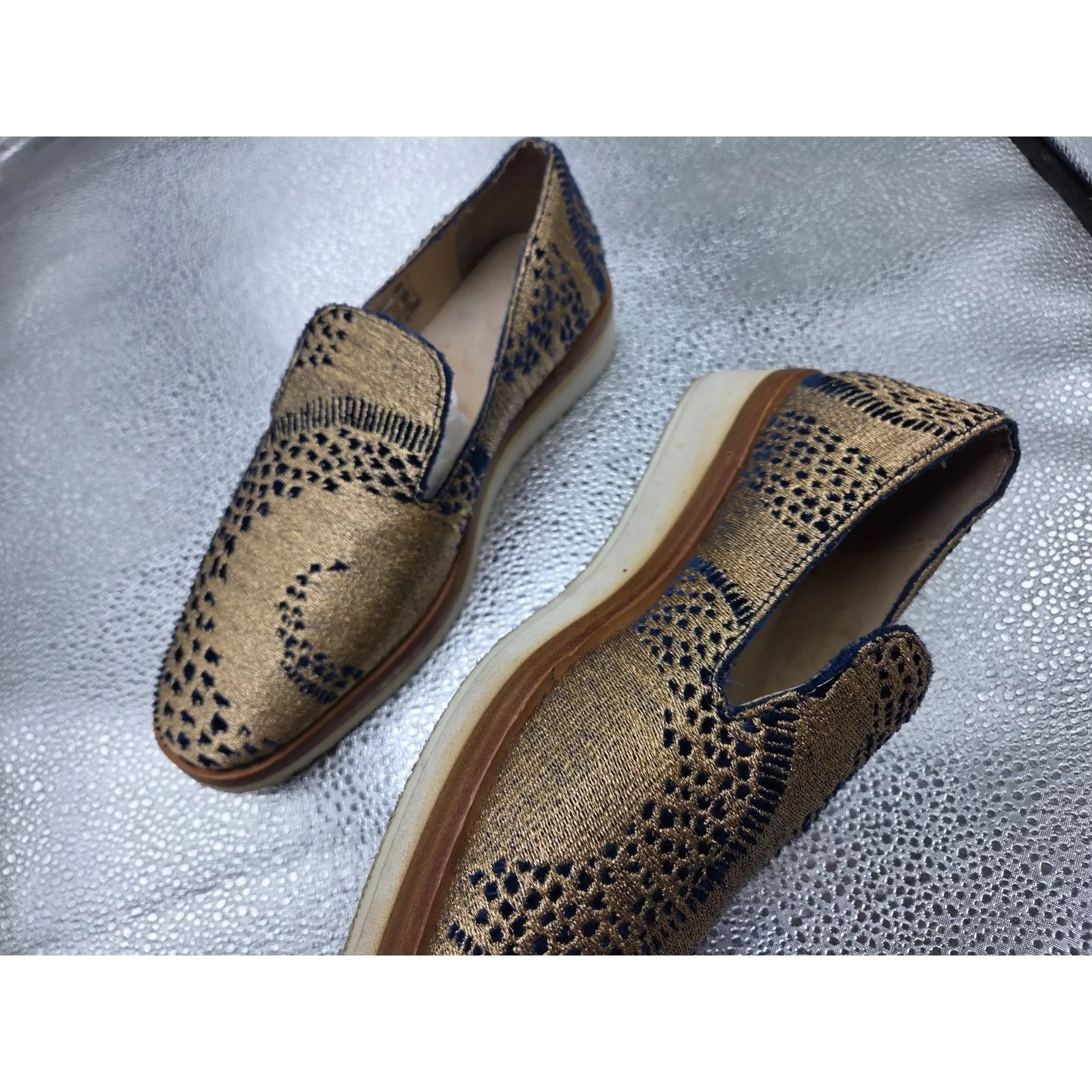 FREE PEOPLE Snake Eyes Loafers Gold & Blue Size 7 Woven Textile Shoes Euro 37 - Image 4