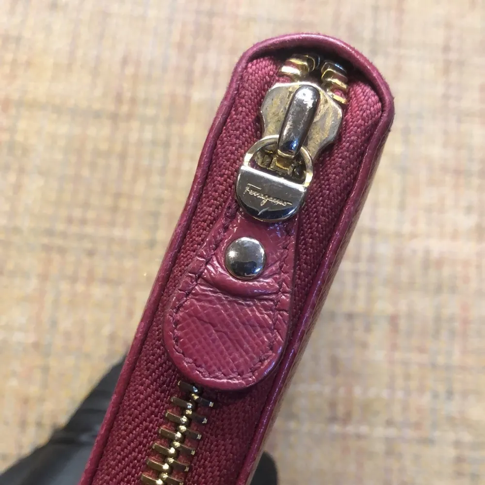 SALVATORE FERRAGAMO Gancini Hot Pink Full Zip Bifold Leather Wallet COMES in BOX - Image 9