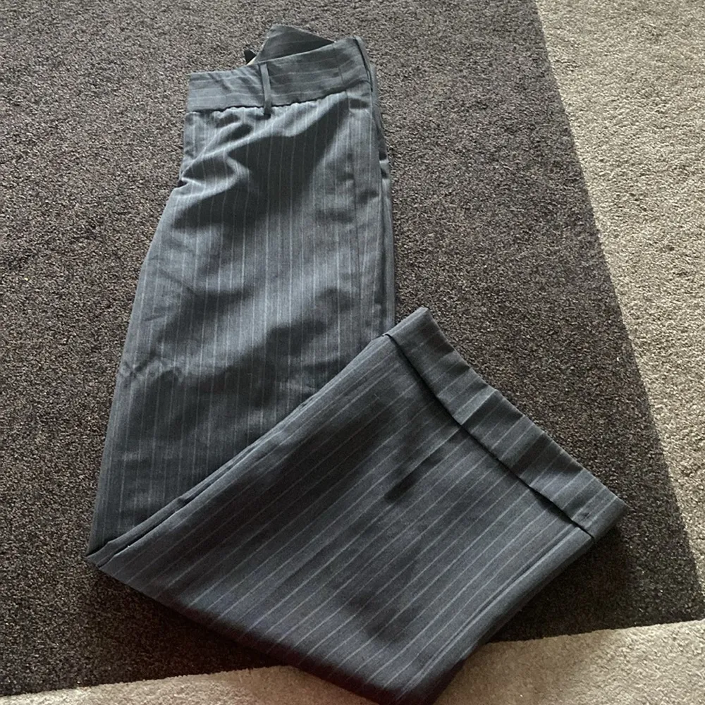 Banana Republic  gray pinstripe pants size 4 - Image 11