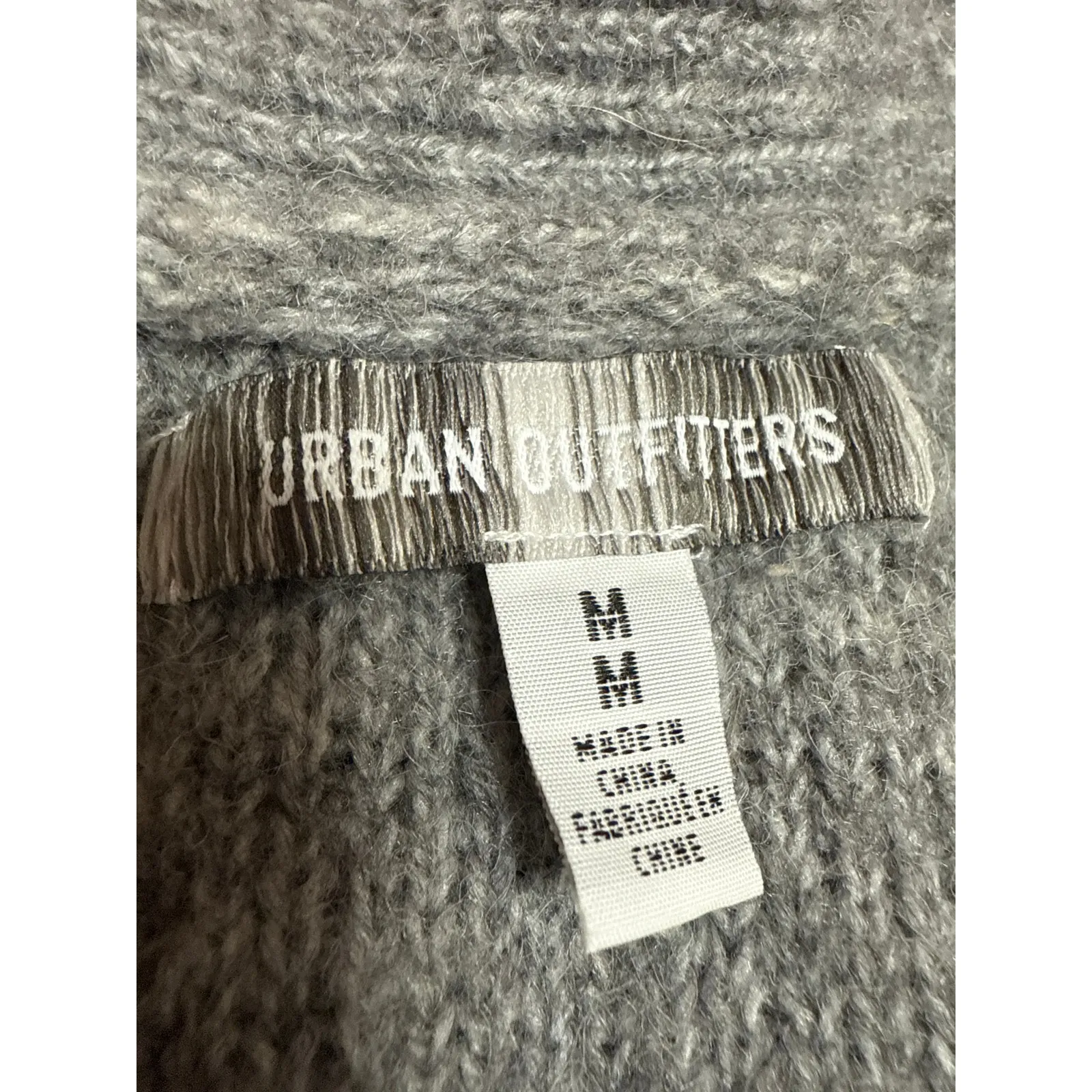 Urban Outfitters Paige Gray Textured Knit Sleeveless Button Crop Sweater Vest M - Image 3