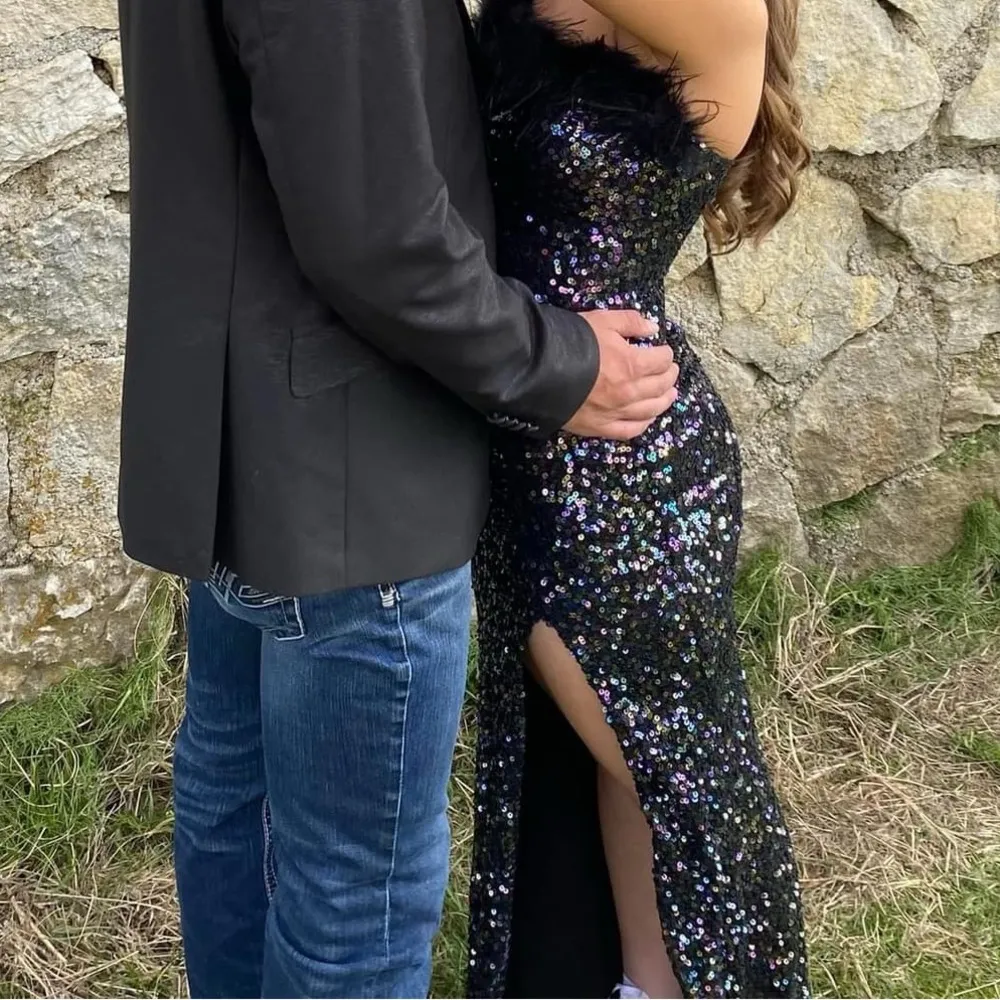 Black bedazzled prom dress Size 4 - Image 2