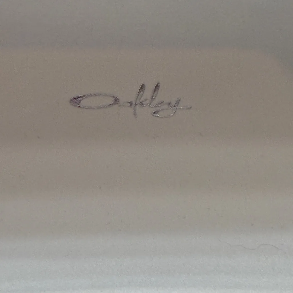 OAKLEY SUNGLASSES CASE WHITE EMBOSSED - Image 2