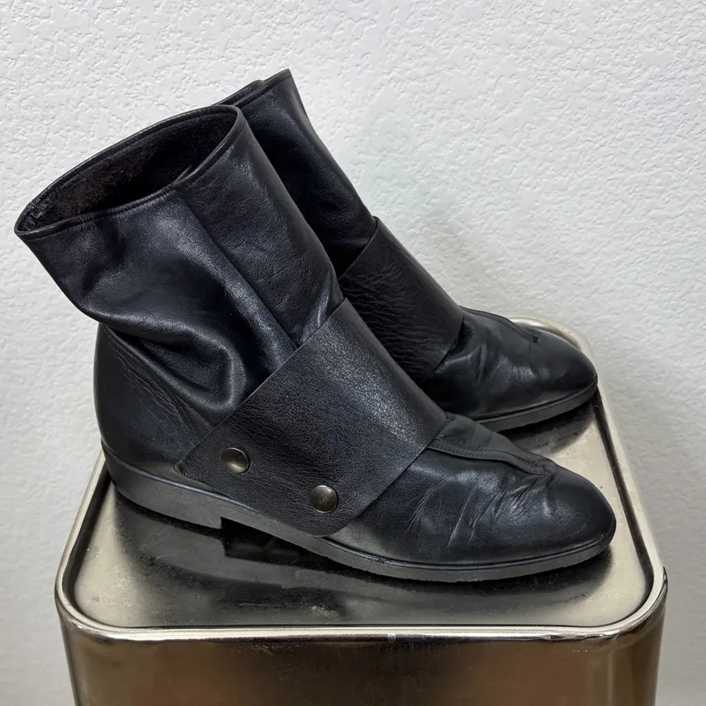 Made in France Stylish Black Leather Womens Short Booties - Image 3