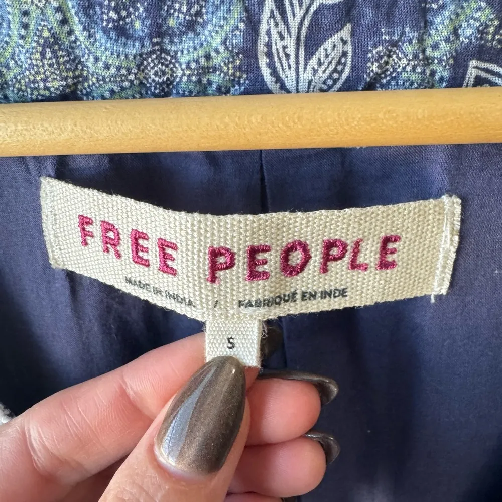 Free People Anissa Bed Jacket Blue and White Ruffled Tie Front Blouse Size Small - Image 6