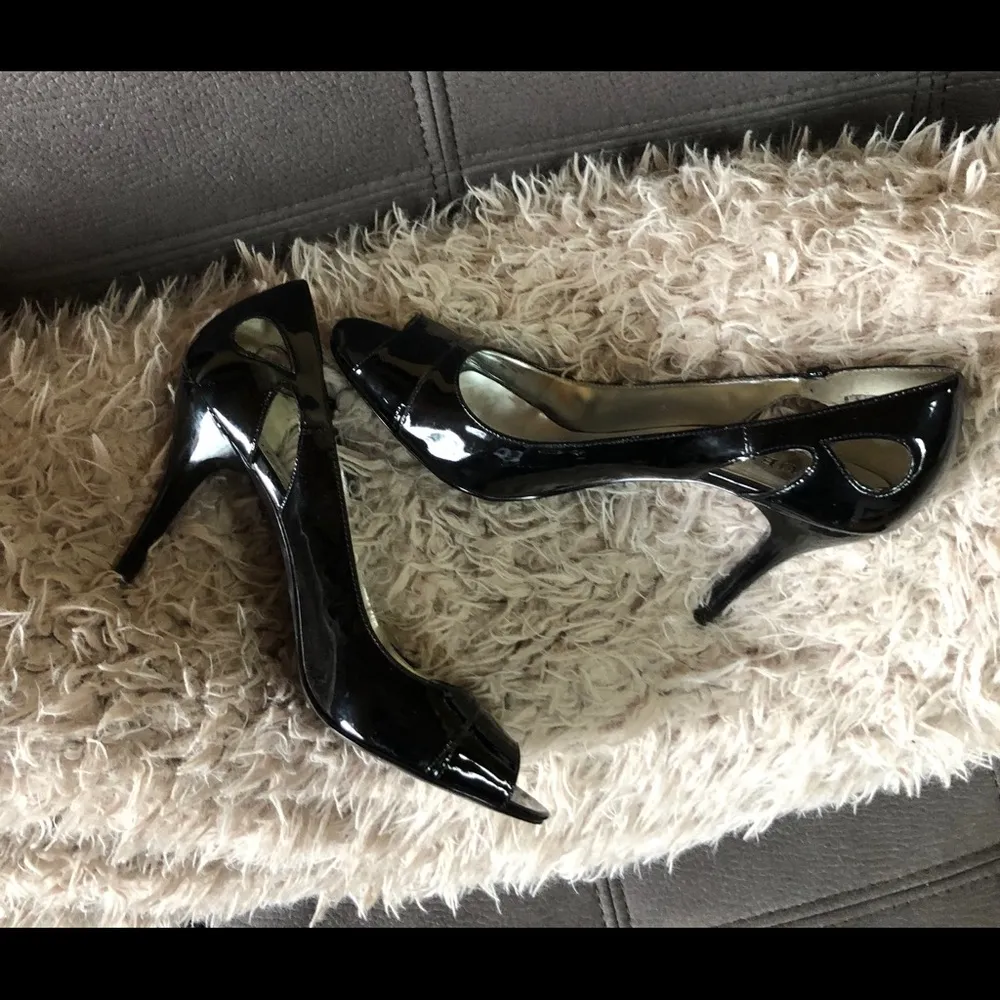 GUESS Shiny Black Peep Toe Heels S8 - Image 2