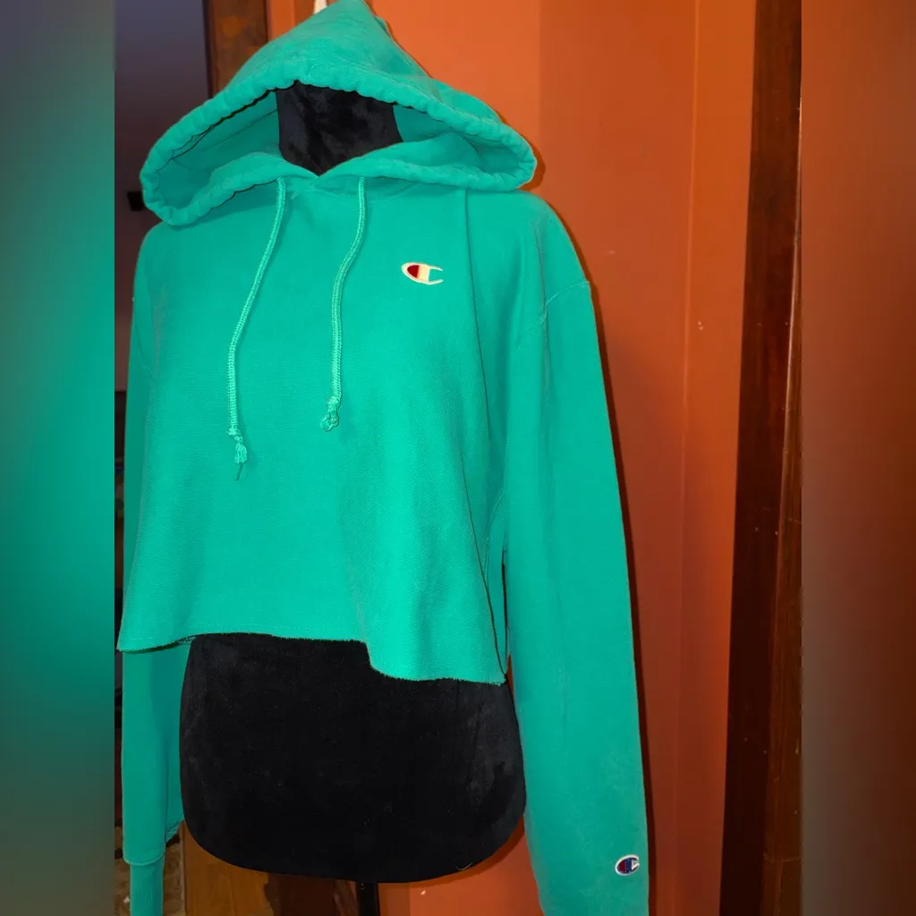 Champion NWOT- cropped hoodie - Image 2