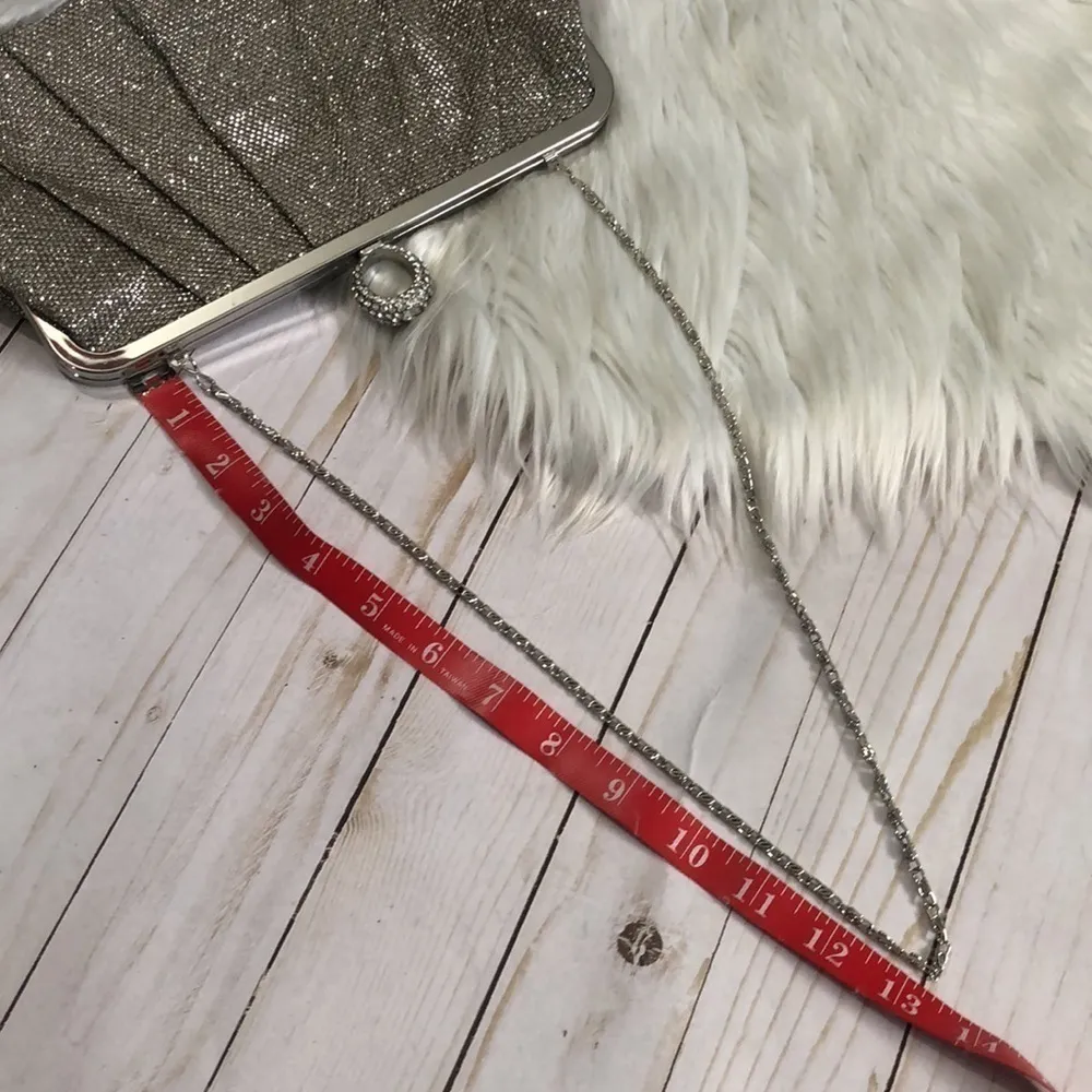 Jessica McClintock silver shiny bag - Image 11