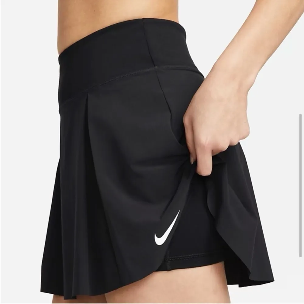 Nike Dri-Fit Advantage Pleated Golf Tennis Shorts Women Size Large in Black - Image 2