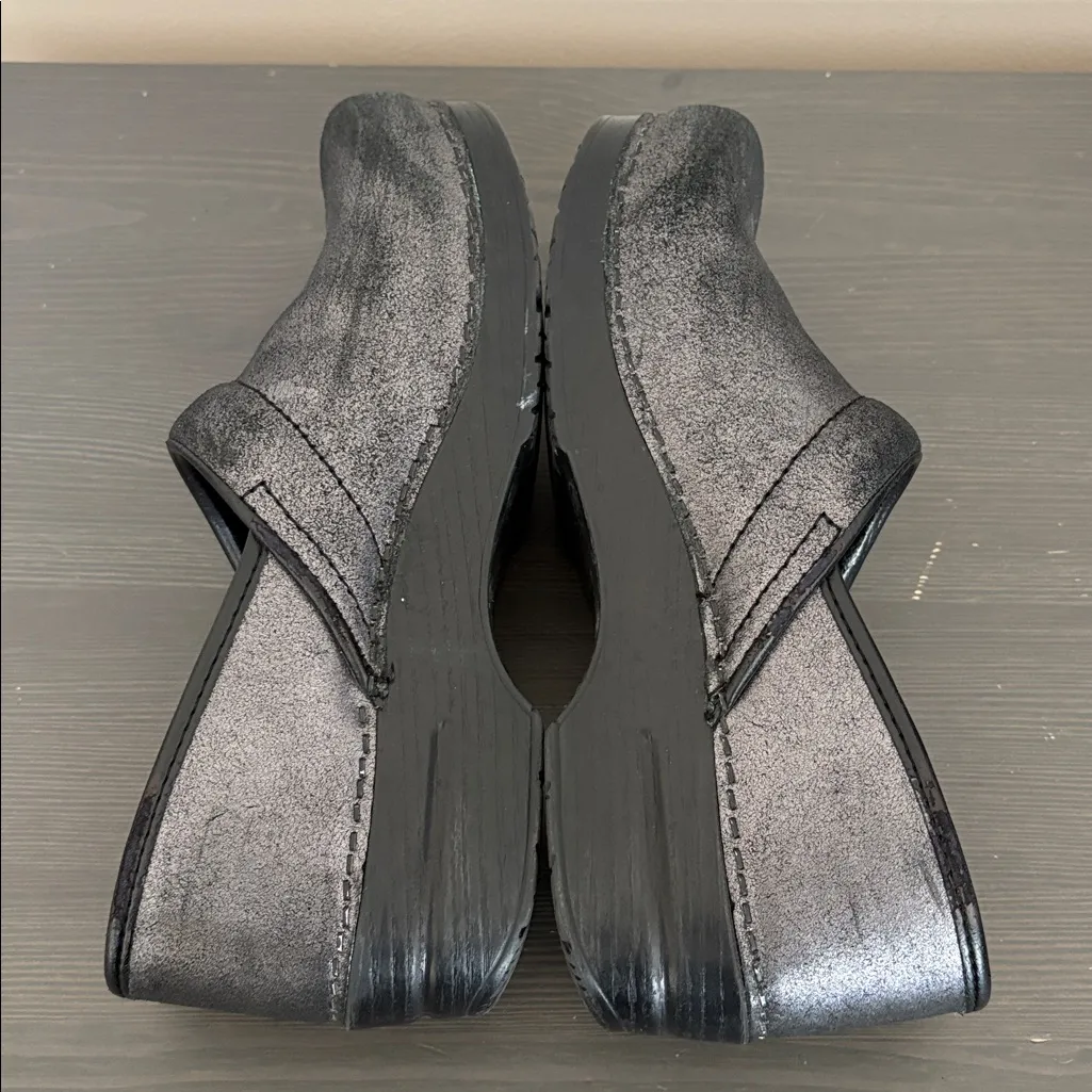 Dansko Professional metallic suede clogs black size 41 - Image 7
