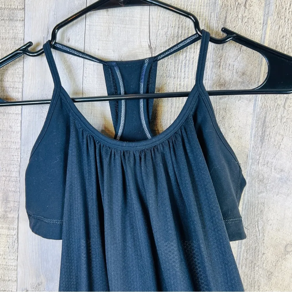 Lululemon Size 4 Racerback Tank w/attached Sports Bra in Black - Image 3