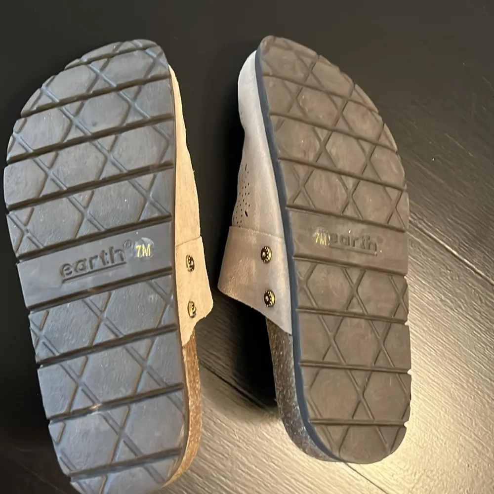 EARTH Agoli Clog In Taupe Suede Size 7 - Image 4