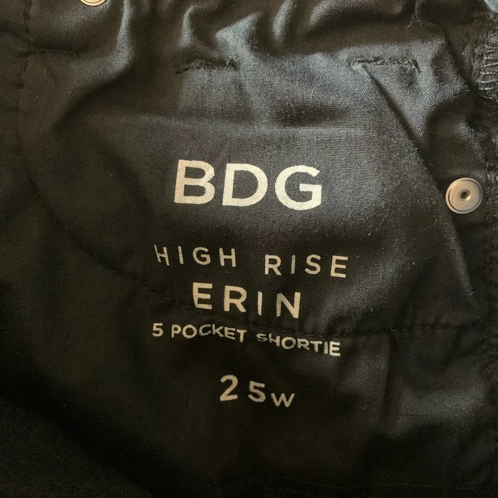 BDG High Rise Erin 5 Pocket Shortie Black Denim Shorts Size 25 - Image 2