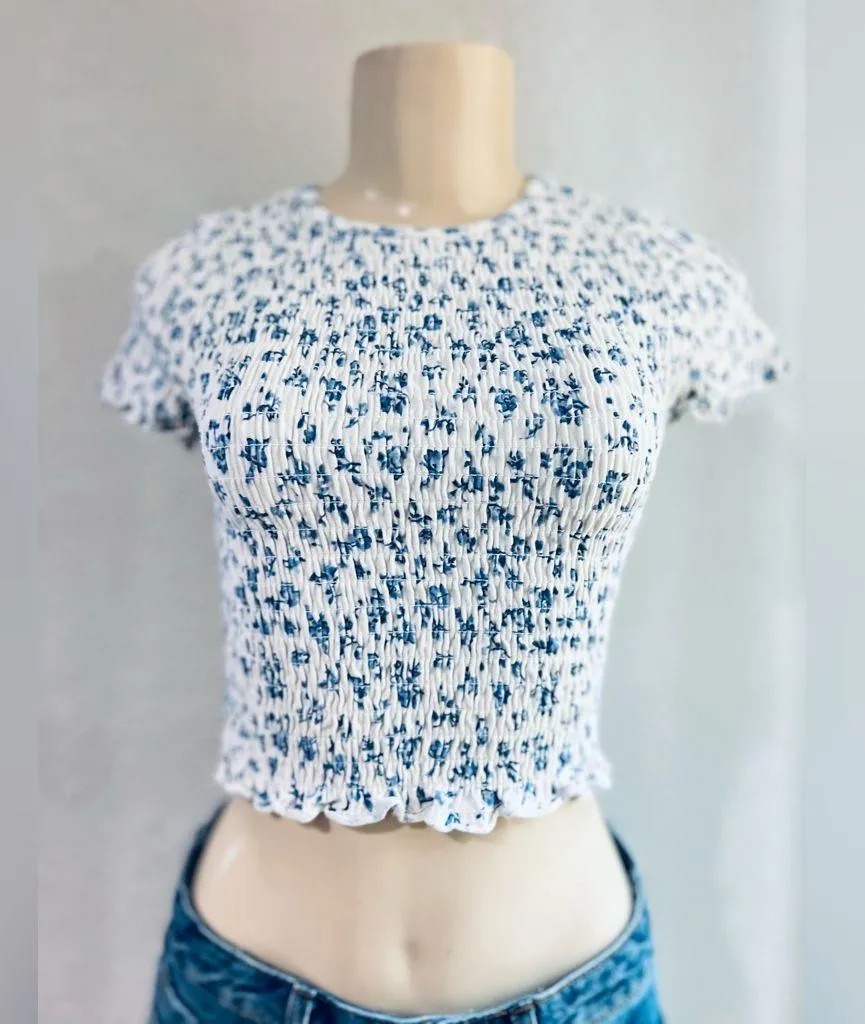 HOLLISTER CALIFORNIA SMOCKED CROPPED FLORAL TOP BLUE SIZE SMALL - Image 5