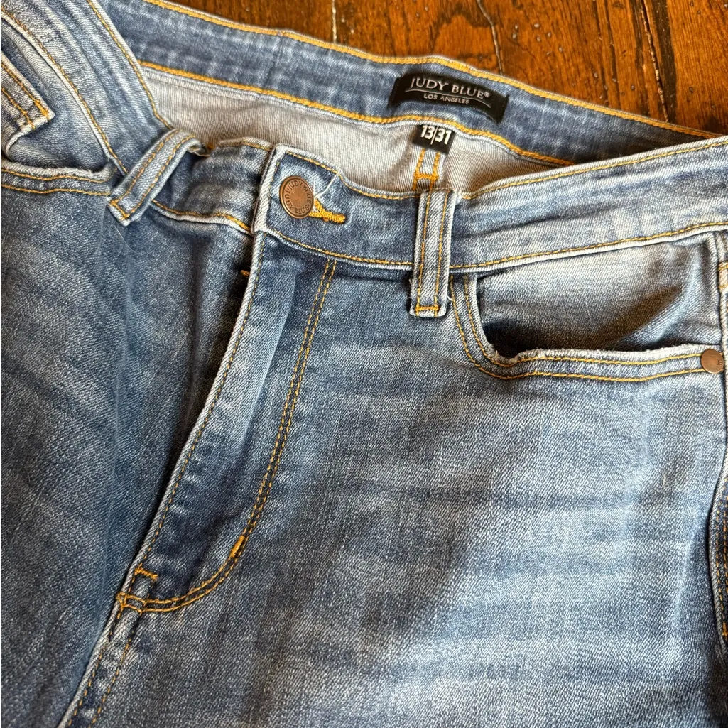 Judy Blue Flare Jeans in Classic Blue - Image 5