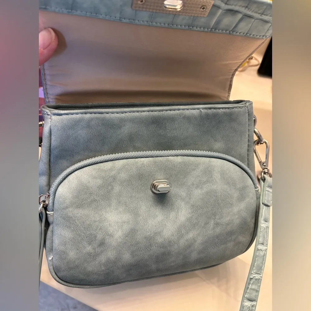 New w/out tags. Light green croco embossed crossbody. - Image 4