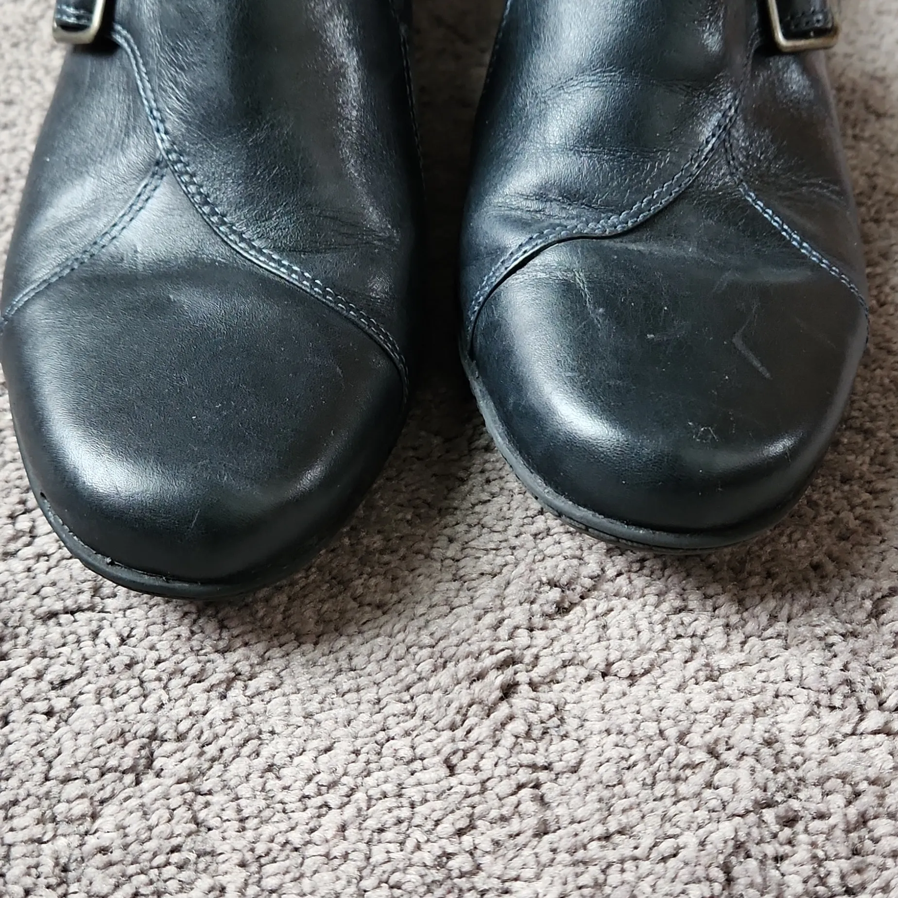Clarks Navy Bendables Shoes SIZE 8.5 - Image 2