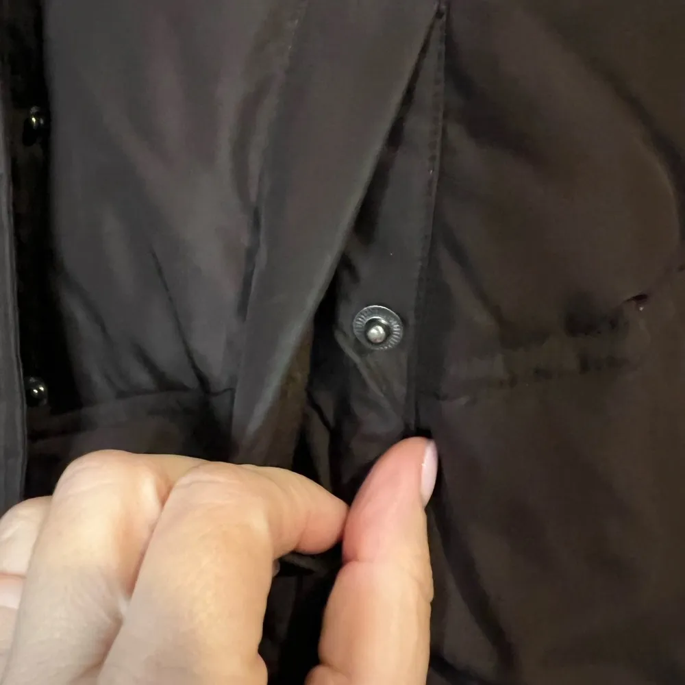 GAP Women's Brown Puffer Jacket Excellent Condition with Faux Fur Lined Hood - Image 4