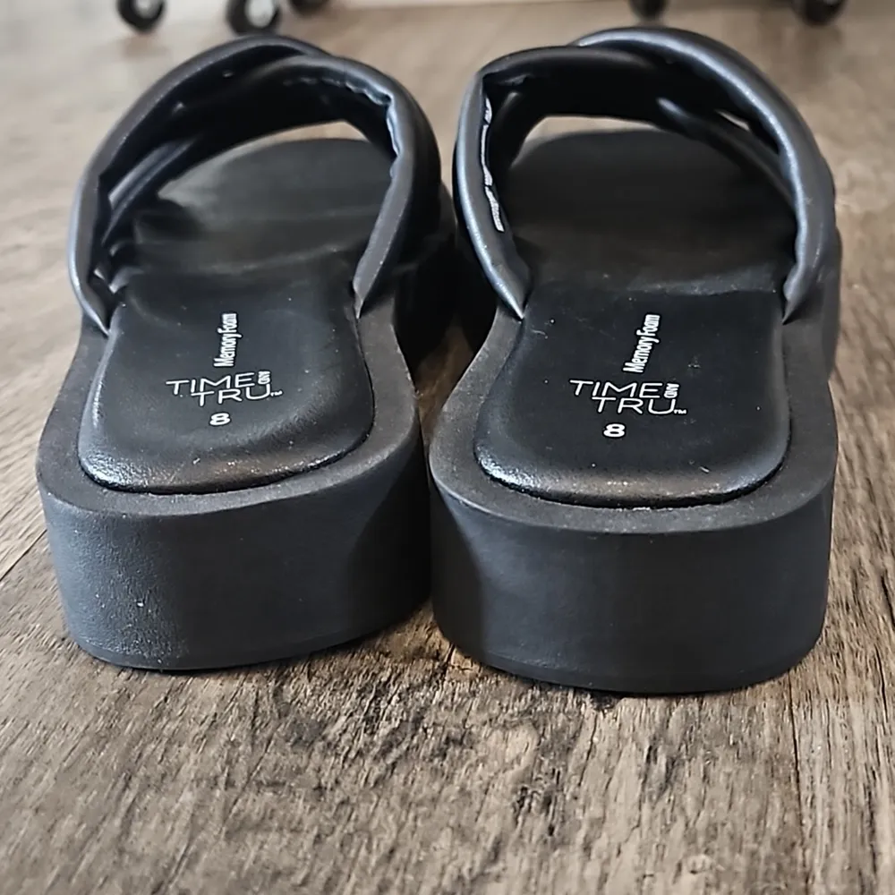 Black sandals with memory foam. NWOT - Image 3