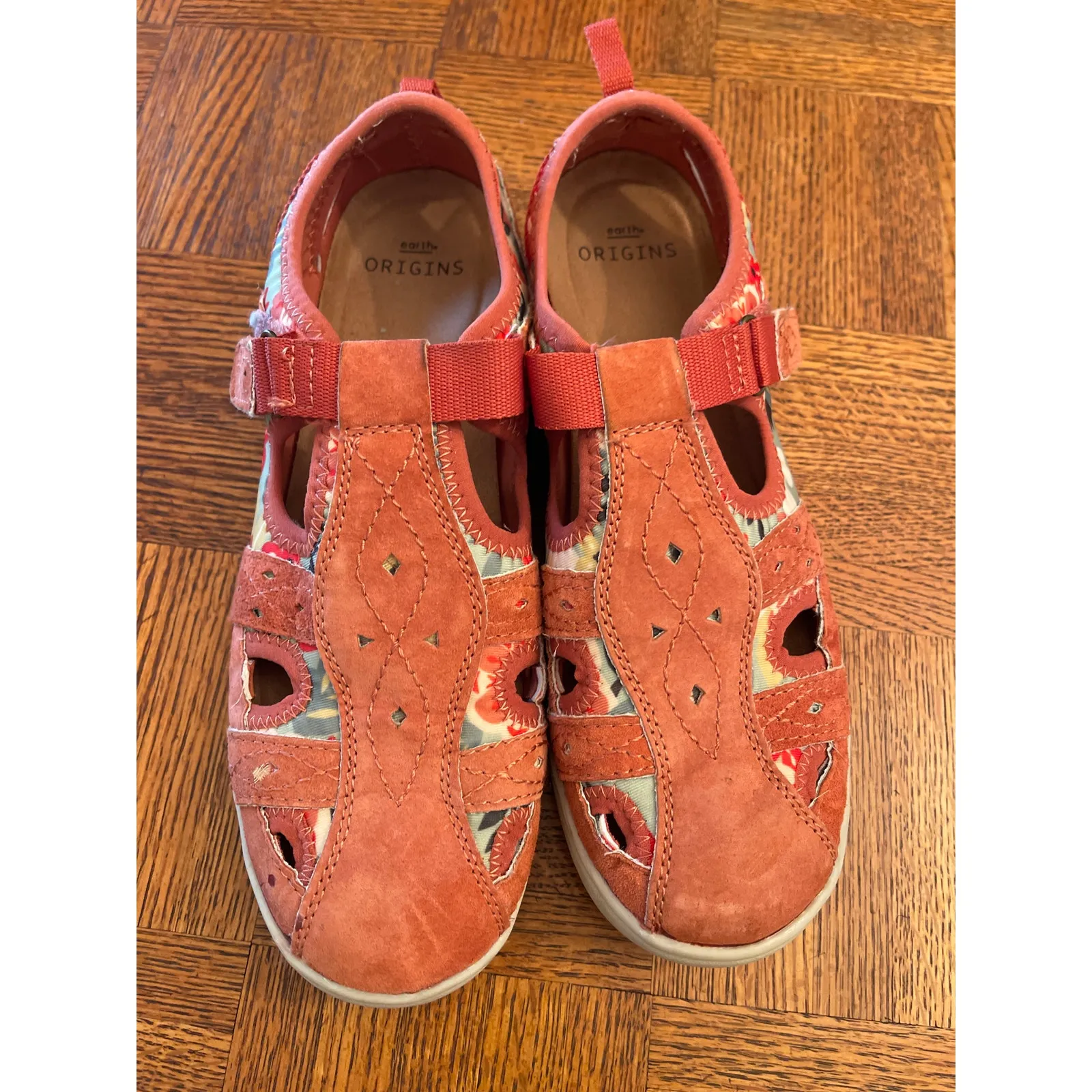 Earth Origins Fisherman Sandal suede coral color - Image 5