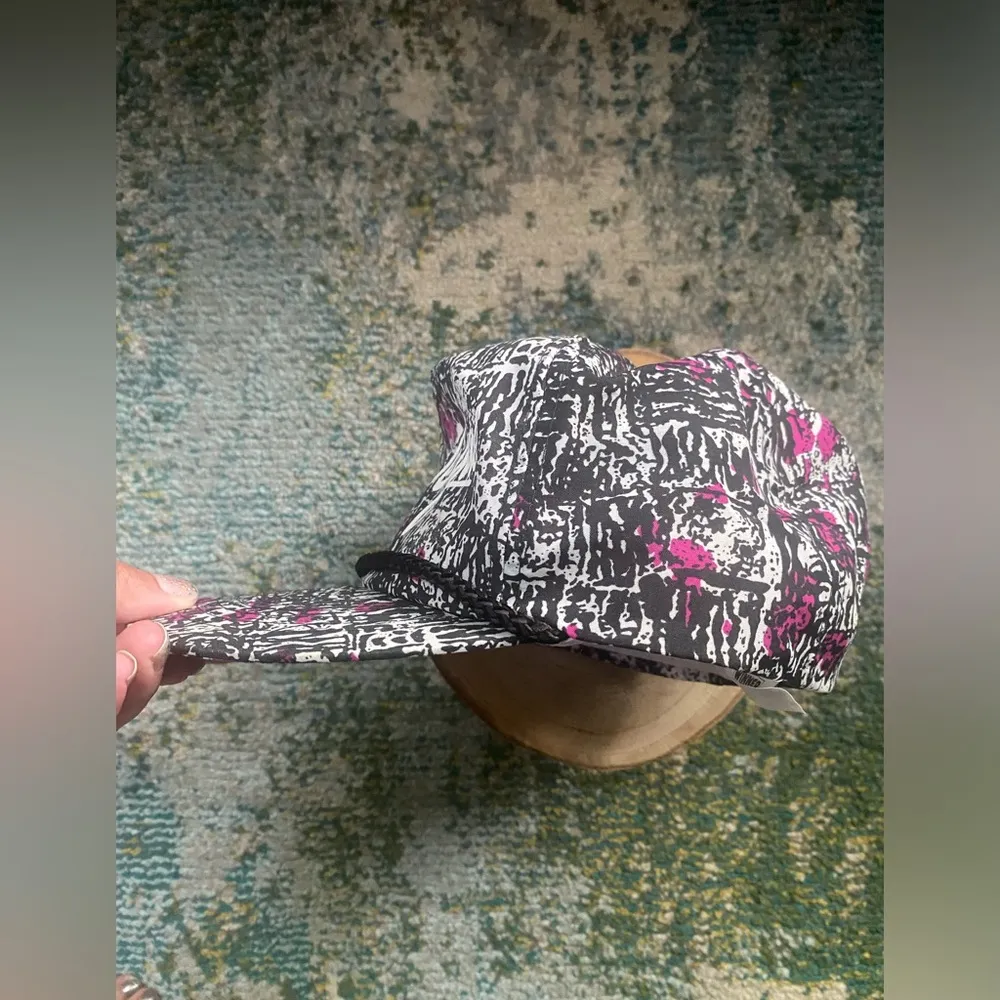 Vintage Las Vegas paint splatter snap back trucker hat, OS Multiple - Image 6