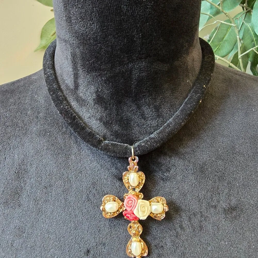 Womens Gold Tone Liz Palacios Cross Pendant Necklace Jewelry with Lobster Clasp - Image 2