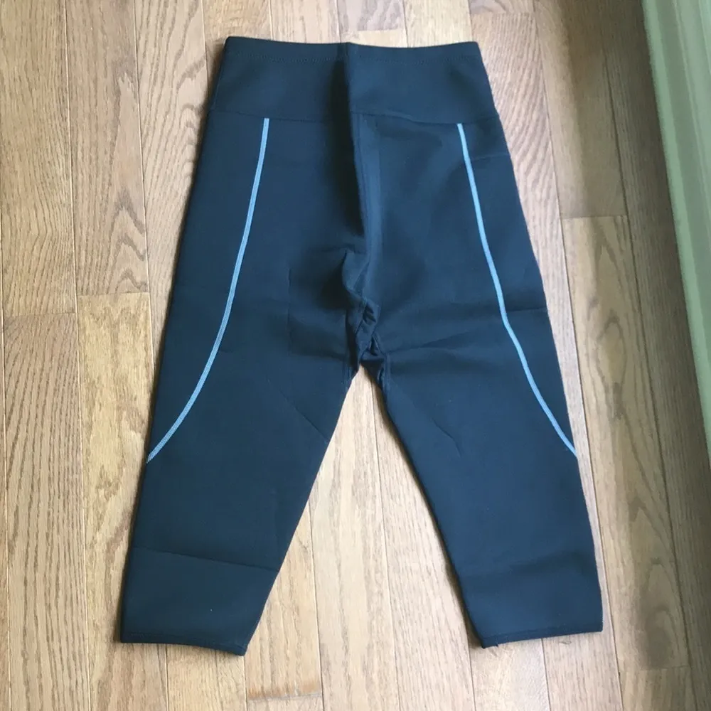 NWOT Neoprene thermal compression capri leggings Black - Image 3