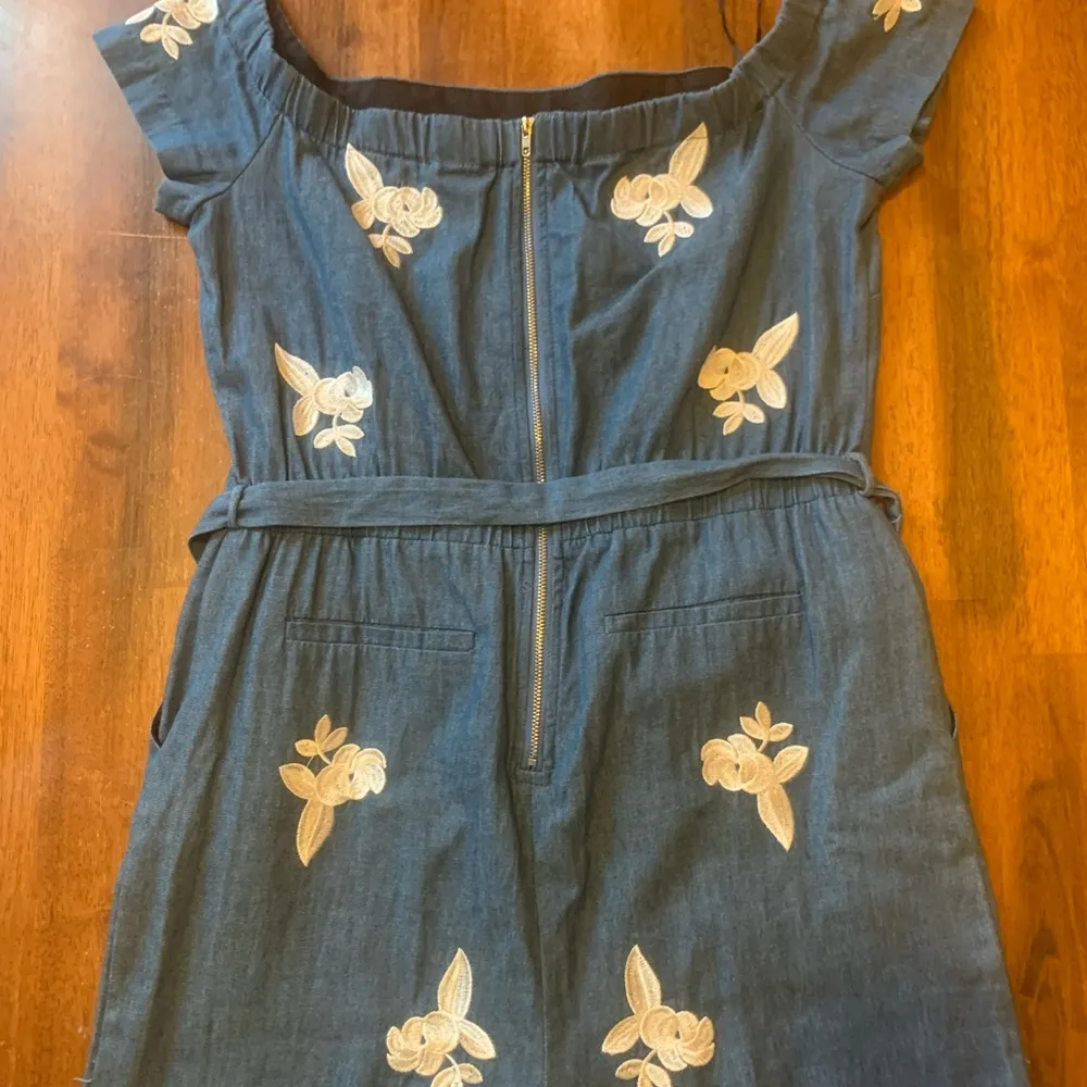 English Factory Jumpsuit Large Blue Denim White Embroidered Floral Capri length - Image 8