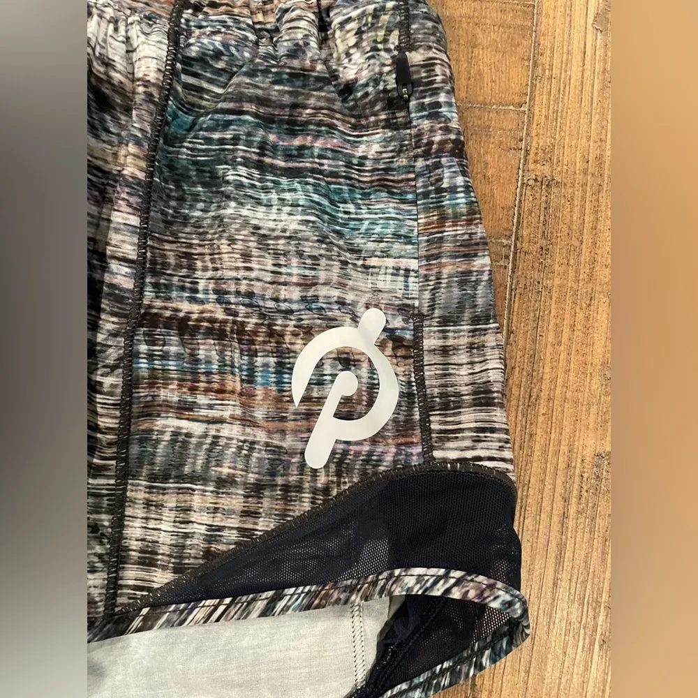 Lululemon Peloton run shorts sz 4 nwot - Image 2