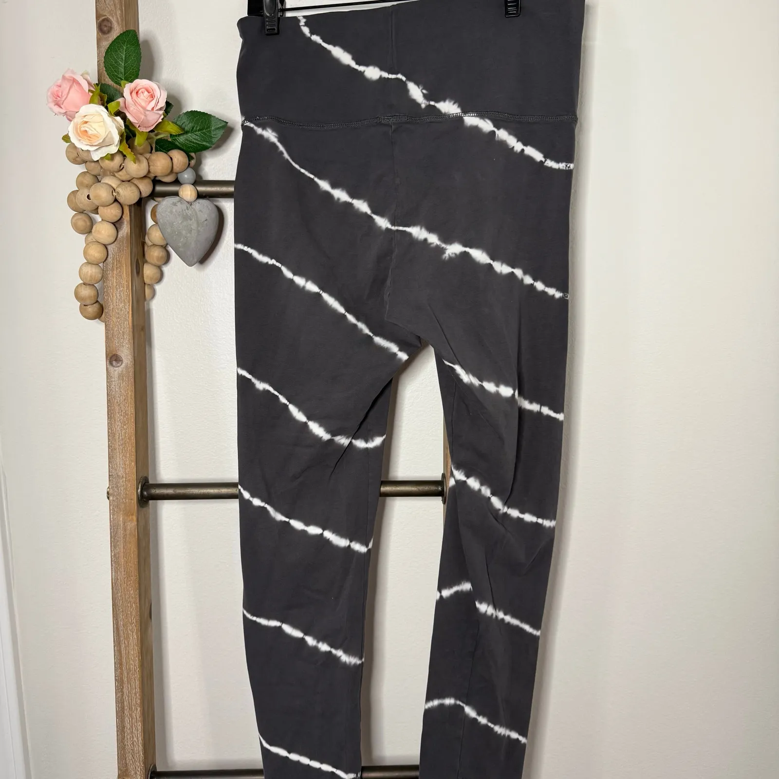 Aerie Gray White Stripe Leggings‎ Size Large - Image 5