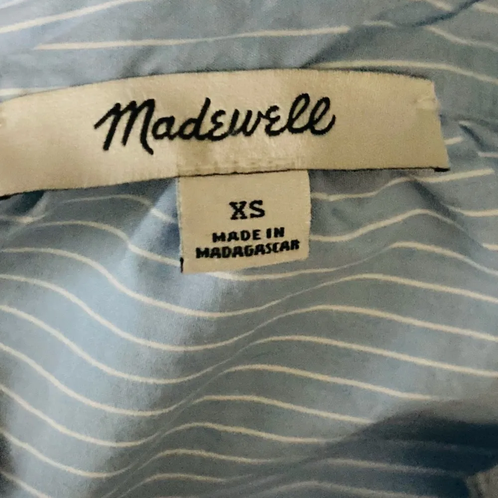Madewell pale pastel blue and white pinstripe popover blouse. XS - Image 4