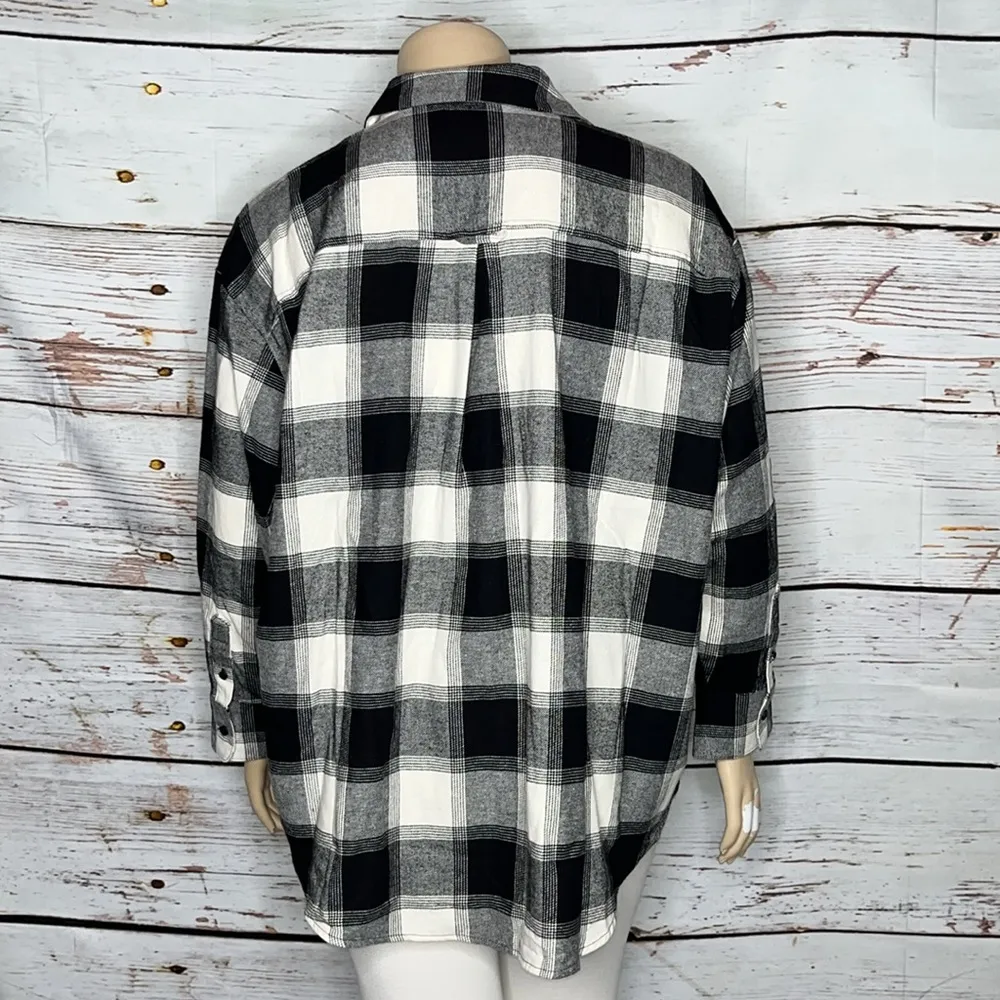 Old Navy NWT 2X Black & White Buffalo Plaid Flannel Boyfriend Button Down Shirt - Image 3