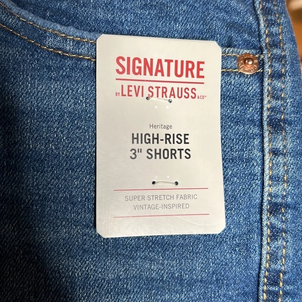 Signature by Levi Strauss & Co. Women's High Rise 3-inch Cut Off Shorts Size 4 - Image 5