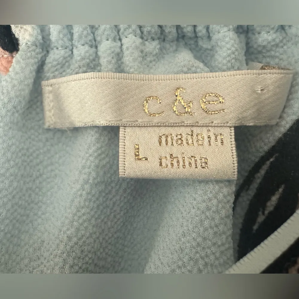 C & E Blue Women’s Floral Off the shoulder Shirt top loose flowy summer Large - Image 4