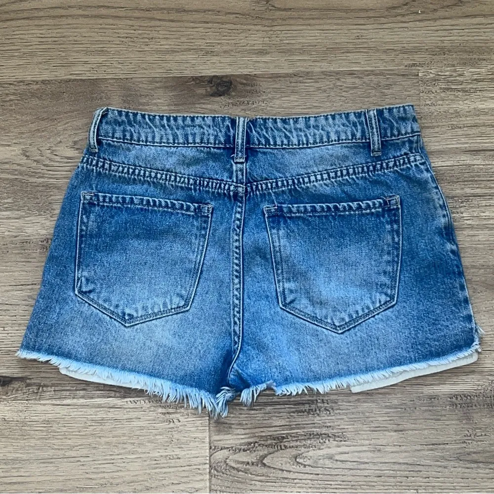 Distressed button fly High waist Natural Denim blue Jean Shorts size medium - Image 9