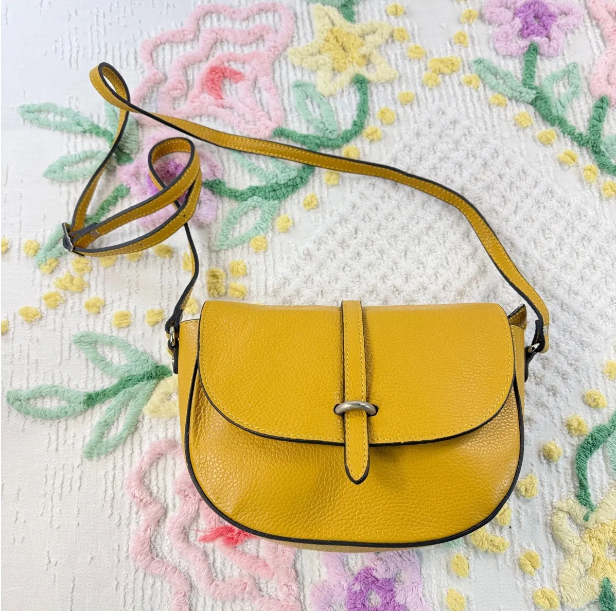Borse in pelle Yellow genuine Leather Crossbody Saddle Bag Flap Closure Silver - Image 1