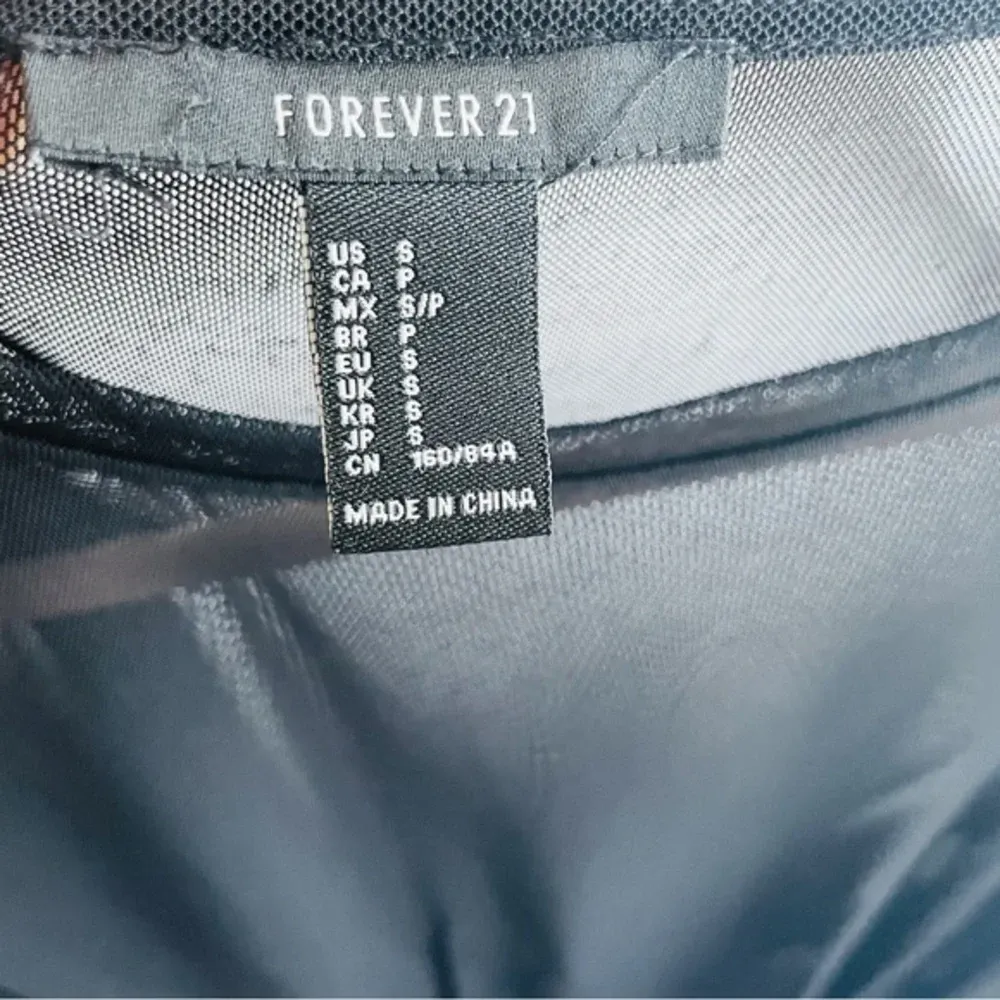 Forever 21 Oversized Drop Shoulder Sheer Mesh Top Size‎ Small - Image 5